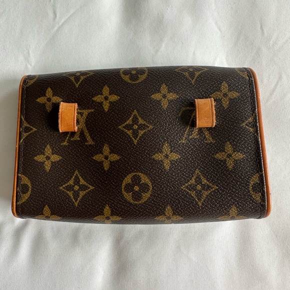 Louis Vuitton belt bag - Picture 7 of 11